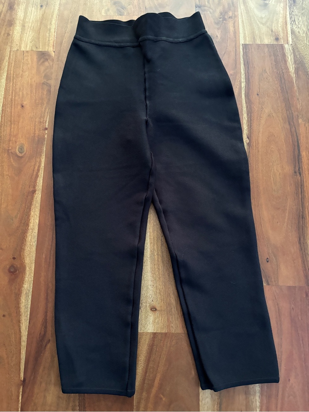 Herve Leger Bandage Crop Pants Black - Size Medium